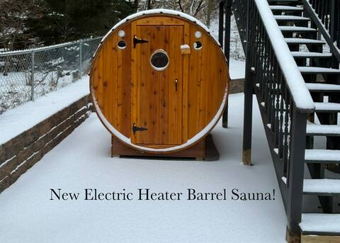 Luxe Home w/ Barrel Sauna/Hot Tub/Indoor Stove