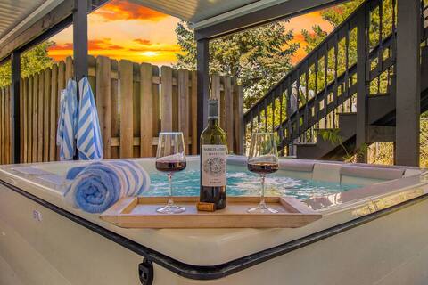 0.4Mi from Beach! Luxe Home w/Hot Tub/Barrel Sauna
