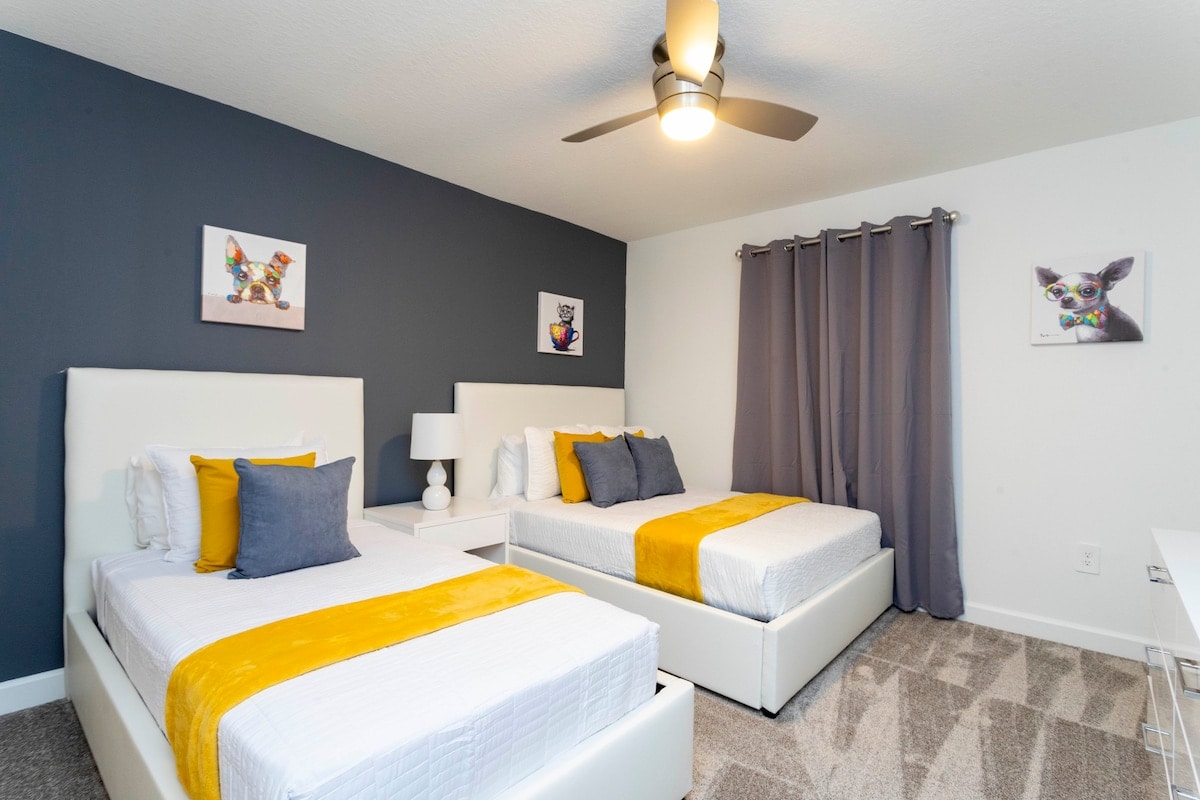 Bedroom 3: One Full bed and One Single bed & Smart TV