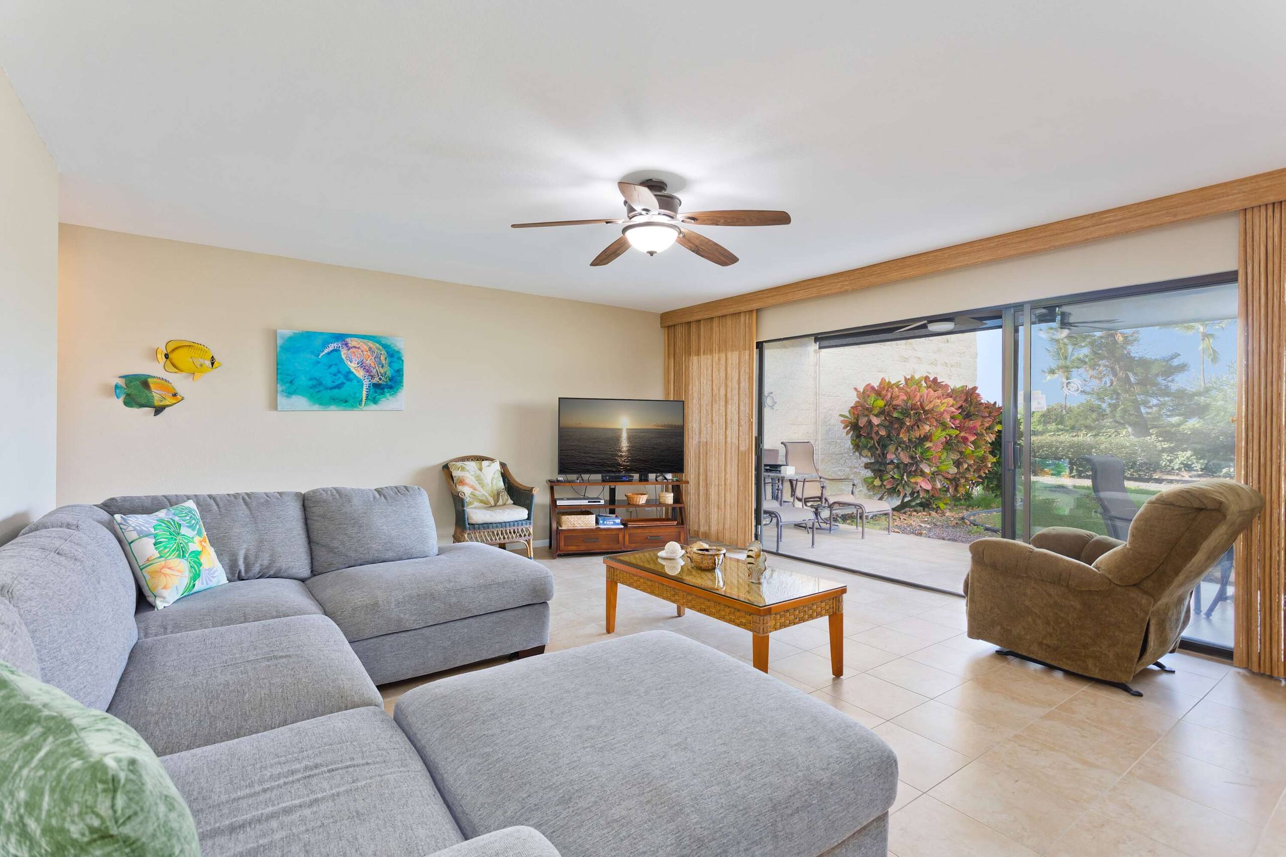 Condo in Kailua-Kona · ★4.61 · 2 bedrooms · 3 beds · 2 private baths - Image 13