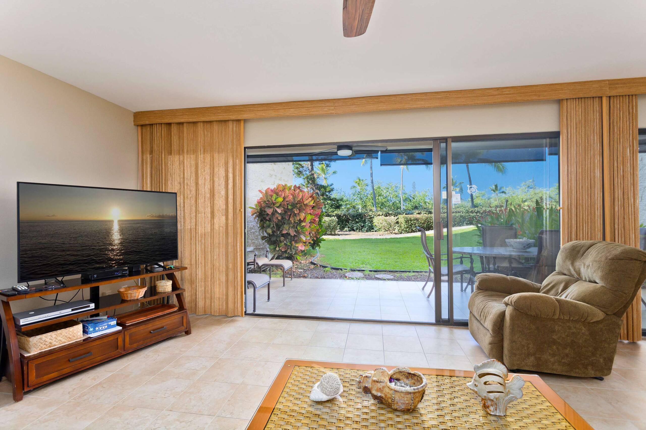 Condo in Kailua-Kona · ★4.61 · 2 bedrooms · 3 beds · 2 private baths - Image 5