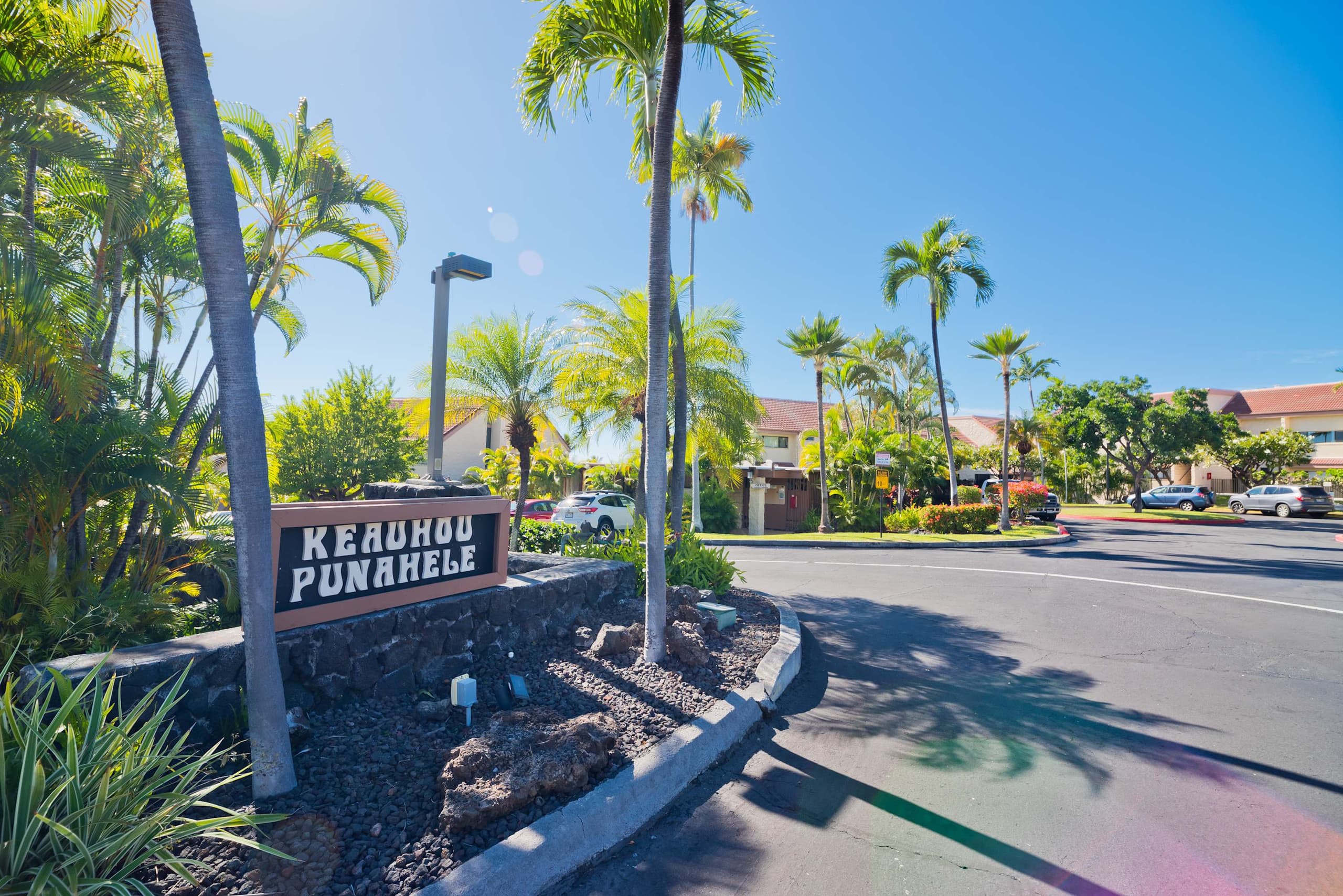 Condo in Kailua-Kona · ★4.61 · 2 bedrooms · 3 beds · 2 private baths - Image 3