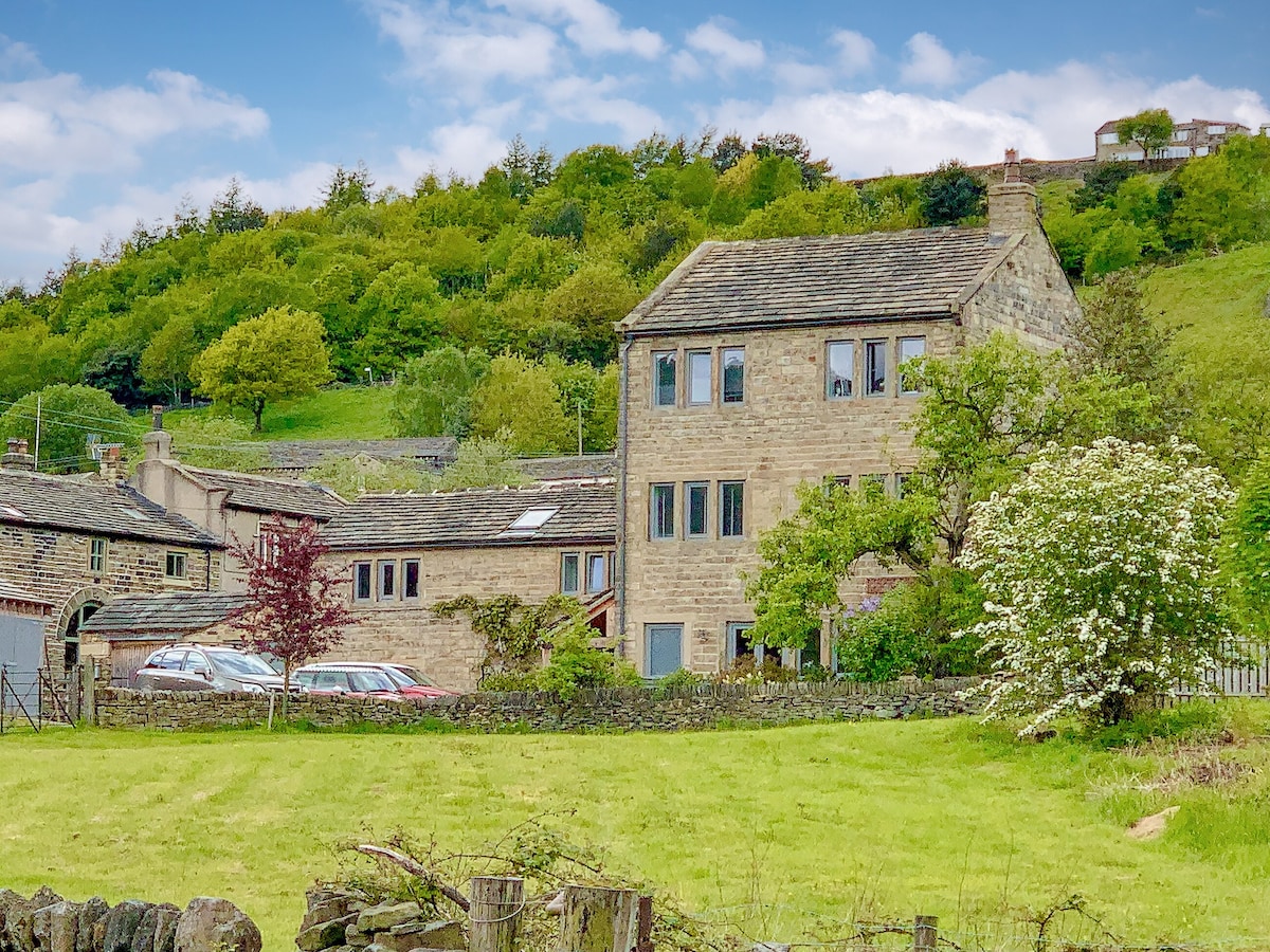 Popular Airbnb listing: Weavers Cottage in Meltham
