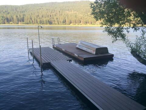 Liberty Lodge - Waterfront Home with Beds for 20