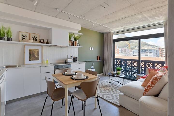 Elegant 2BR in Six On N – Beach & Pool Combo gallery image 3