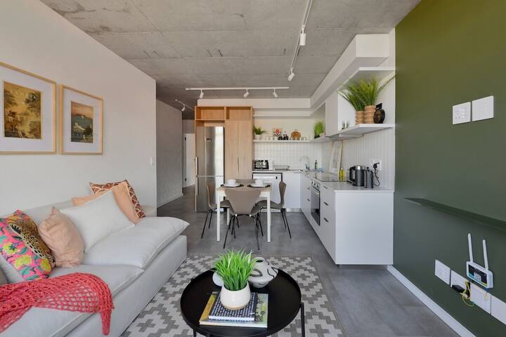 Elegant 2BR in Six On N – Beach & Pool Combo gallery image 4