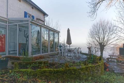 Cozy Cottage: Veranda, Pool and Valley View