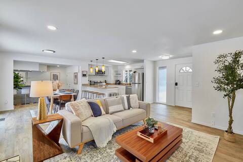 Cozy Bothell Rambler with Office, Game room bar an