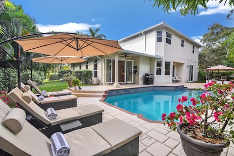 AMA House-Heated Pool&Yoga Studio-8 min to beach