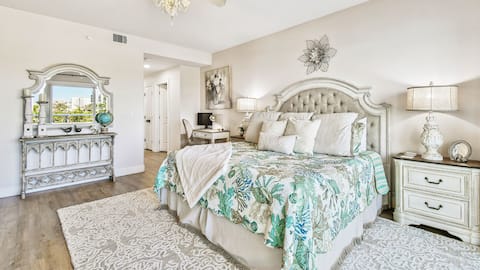 Sun West Palms 202 Spectacular Waterfront Pool