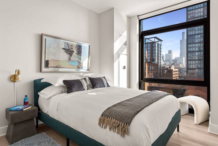 High-End 8BR Apartments in West Loop gallery image 3
