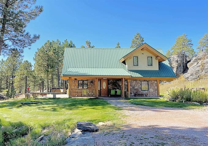 Rushmore Vacation Rentals managed Airbnb listing 3