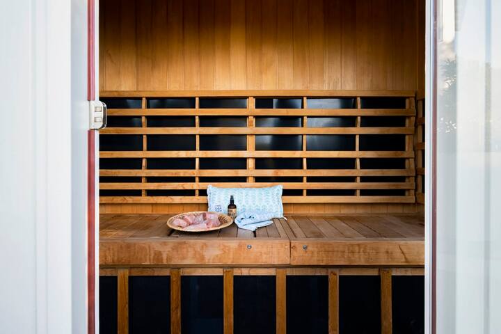 Hillside Hideaway w/ Deck & Spa in Topanga Canyon gallery image 4