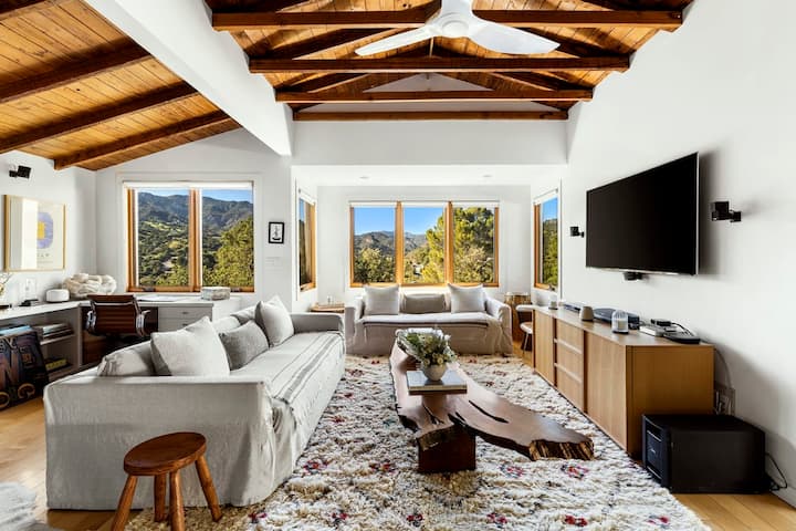 Hillside Hideaway W/ Deck & Spa In Topanga Canyon - Calabasas, CA