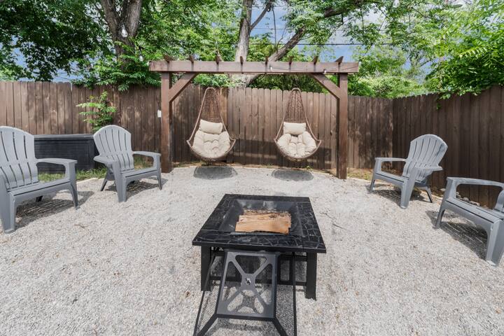 Luxury Family Friendly Home | 6 Queen Beds gallery image 5