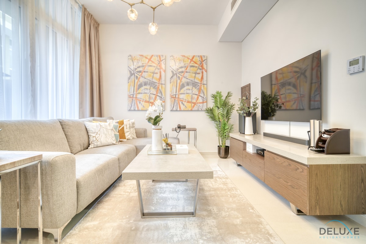 Popular Airbnb listing: Alluring 3BR Townhouse at DAMAC Hills 2, Dubailand in Madinat Hind 4