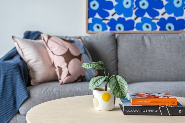 Amelia- Penthouse style 3bed/2bath Melbourne Home gallery image 4