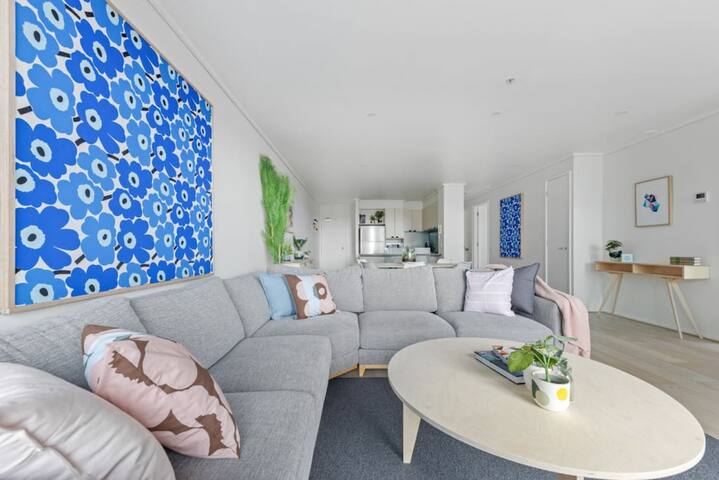 Amelia- Penthouse style 3bed/2bath Melbourne Home gallery image 5