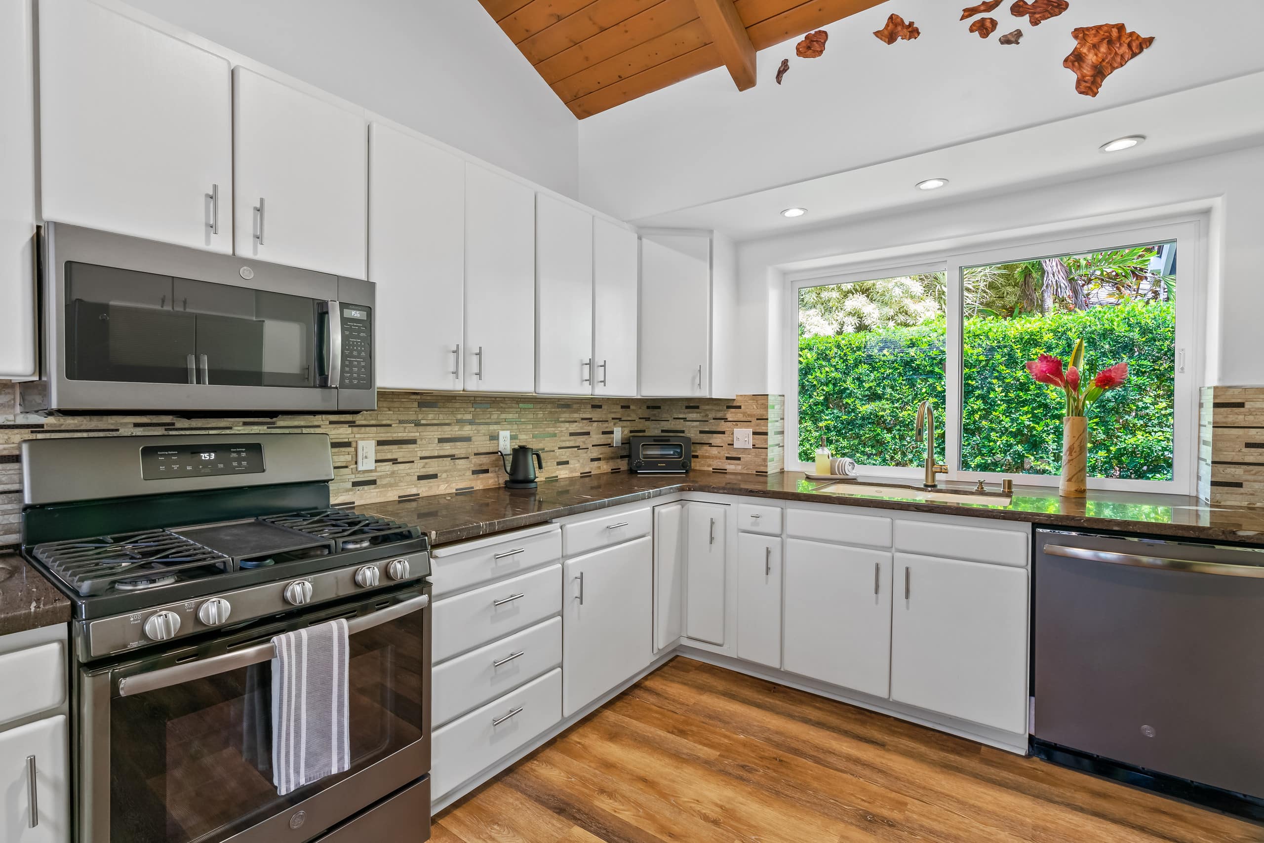 Home in Princeville · ★5.0 · 3 bedrooms · 4 beds · 2 baths - Image 10
