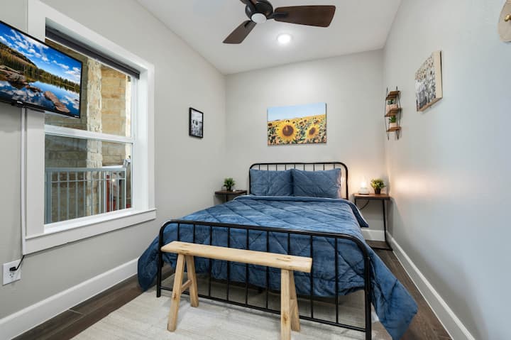 标准双人床卧室# 1