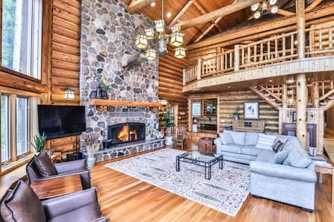 Large lakefront log cabin, dock, gazebo, hot tub!