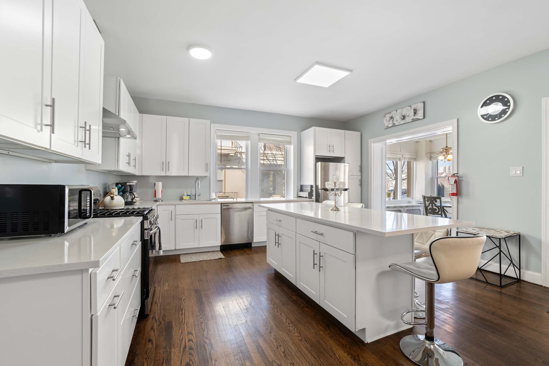 4BR 3BA Luxe Beach Estate I — photo 4
