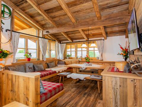 Cosy apartment on farm near ski lift in Lofer