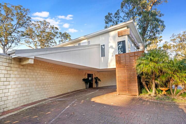 Inn The Tuarts Guest Lodge gallery image 5