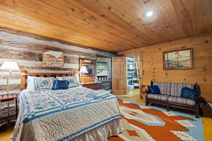 Entrada al dormitorio queen de arriba.