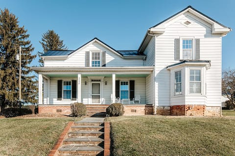 The Farmhouse at Wellington: Waynesboro, Sleeps 12