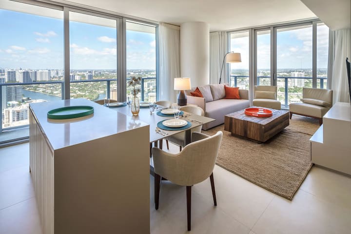 Luxury SW 2BR CornerCondo+35Floor AmazingOceanView