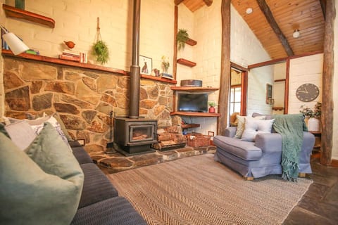 Feathertop Retreat - Rustic style near the lake