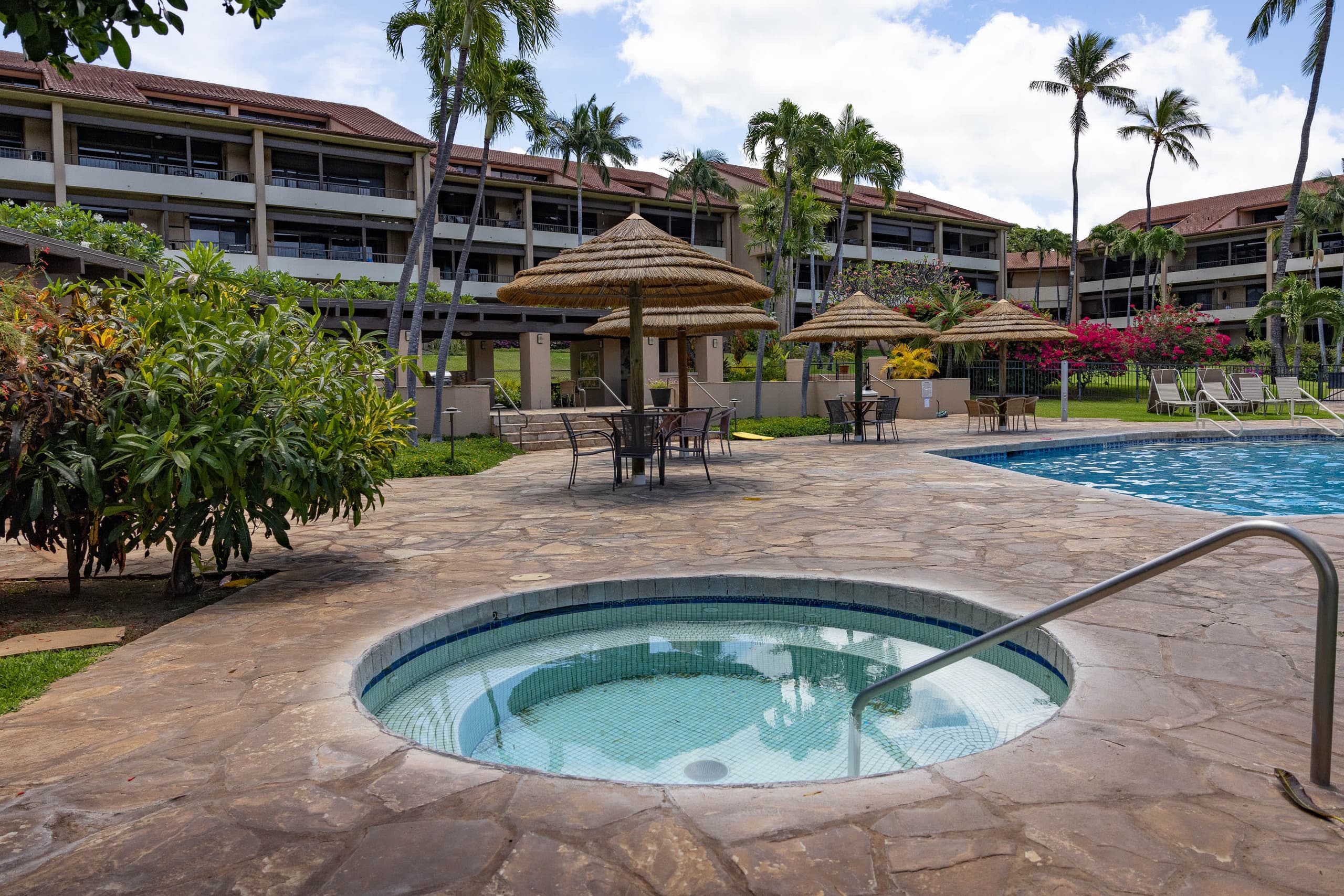 Condo in Lahaina · ★4.98 · 2 bedrooms · 4 beds · 2 baths - Image 31