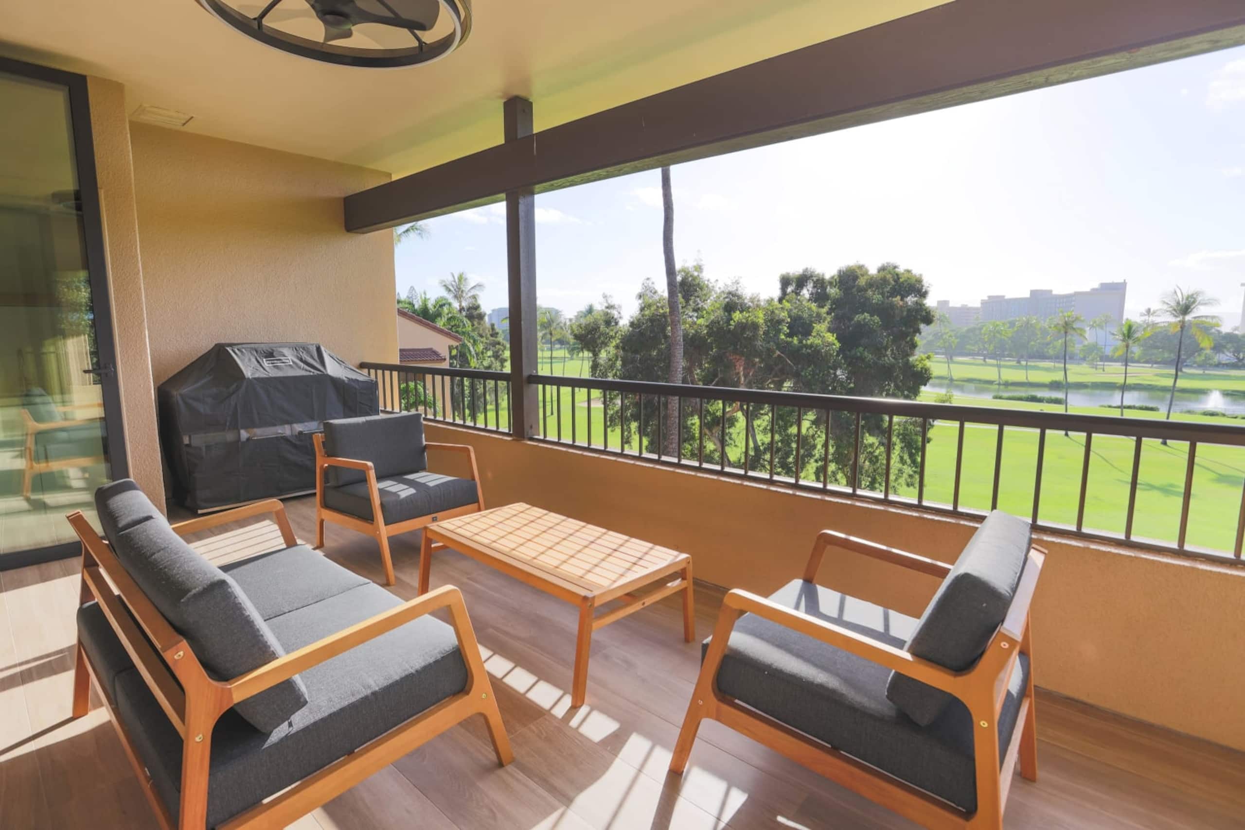 Condo in Lahaina · ★4.98 · 2 bedrooms · 4 beds · 2 baths - Image 3