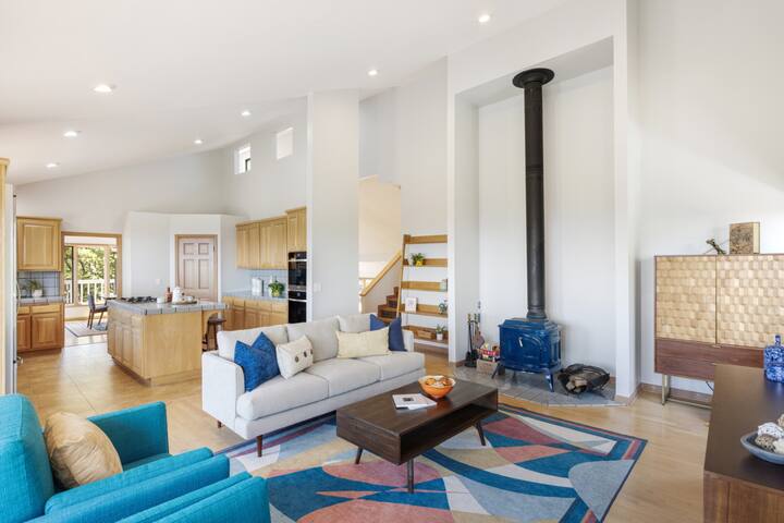 NEW! Woodside Retreat: Gorgeous Views & Hot Tub gallery image 4