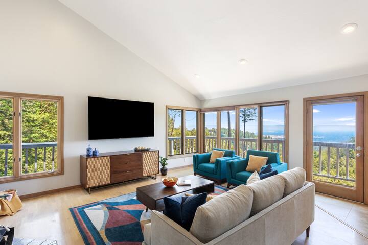 NEW! Woodside Retreat: Gorgeous Views & Hot Tub gallery image 3