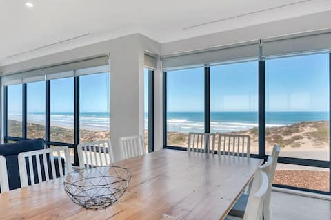 Nauticus Beachfront Luxury House w/ Stunning Views