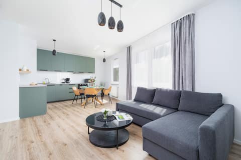 Top Airbnb: Modern Apartment | Balcony, Close to Center in Bronowice