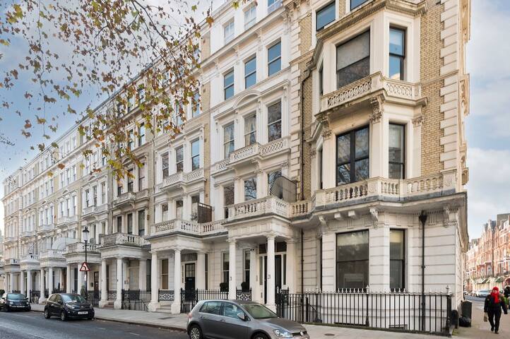 Colourful 3 Bed Kensington Garden Flat gallery image 4