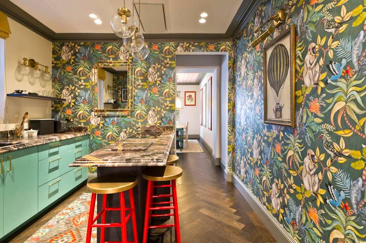 Colourful 3 Bed Kensington Garden Flat gallery image 5