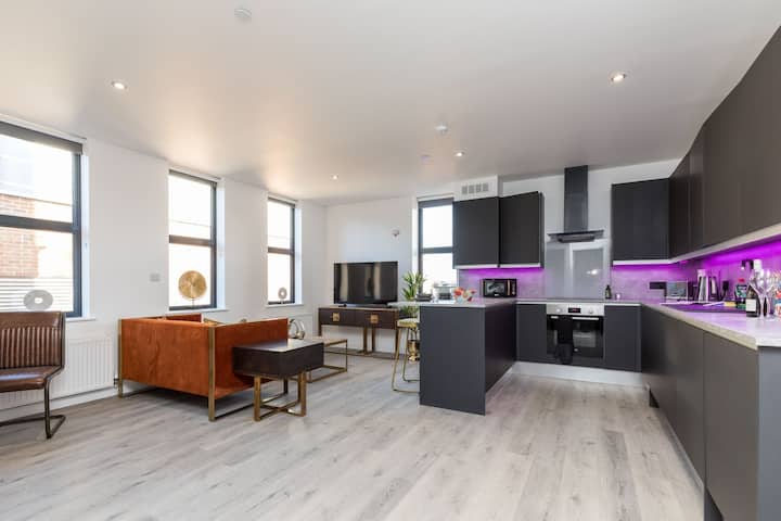 Sussex House 20 - Artistic Luxe 1 Bed Apartment - Horsham