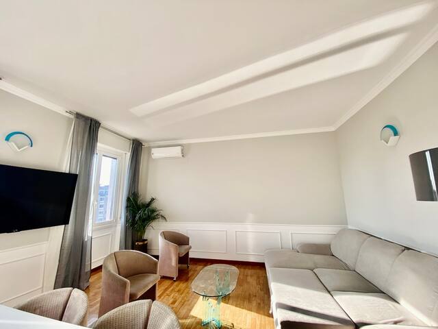 Bright 3 Beds Flat w/ Balcony Overlooking Navigli!