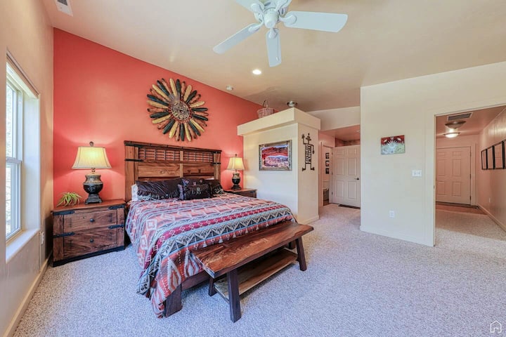 מיטת קינג עם חדר רחצה צמוד 