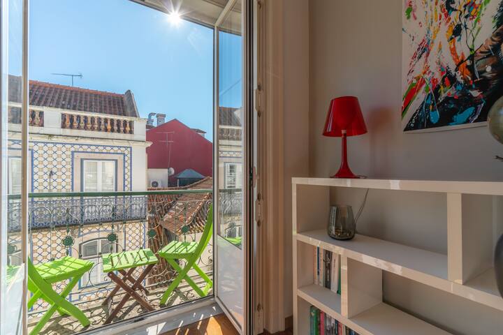 LvPremier Baixa PR2- elevator, city view, balcony gallery image 4