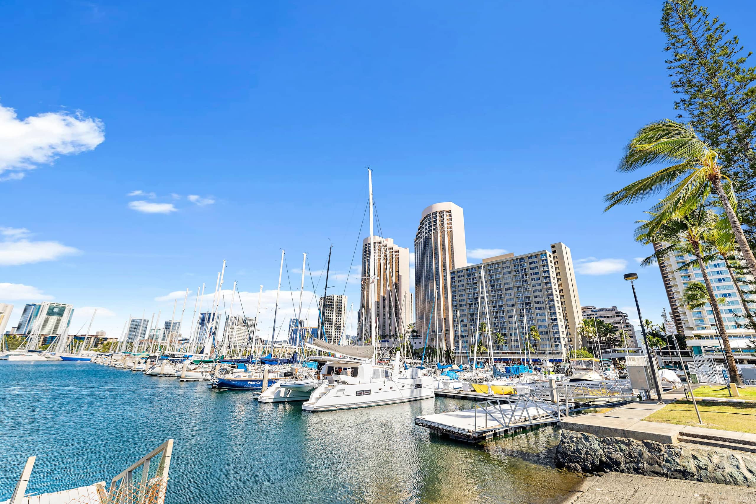 Beautiful Top Floor Waikiki Studio! Walk to Beach! - Image 21