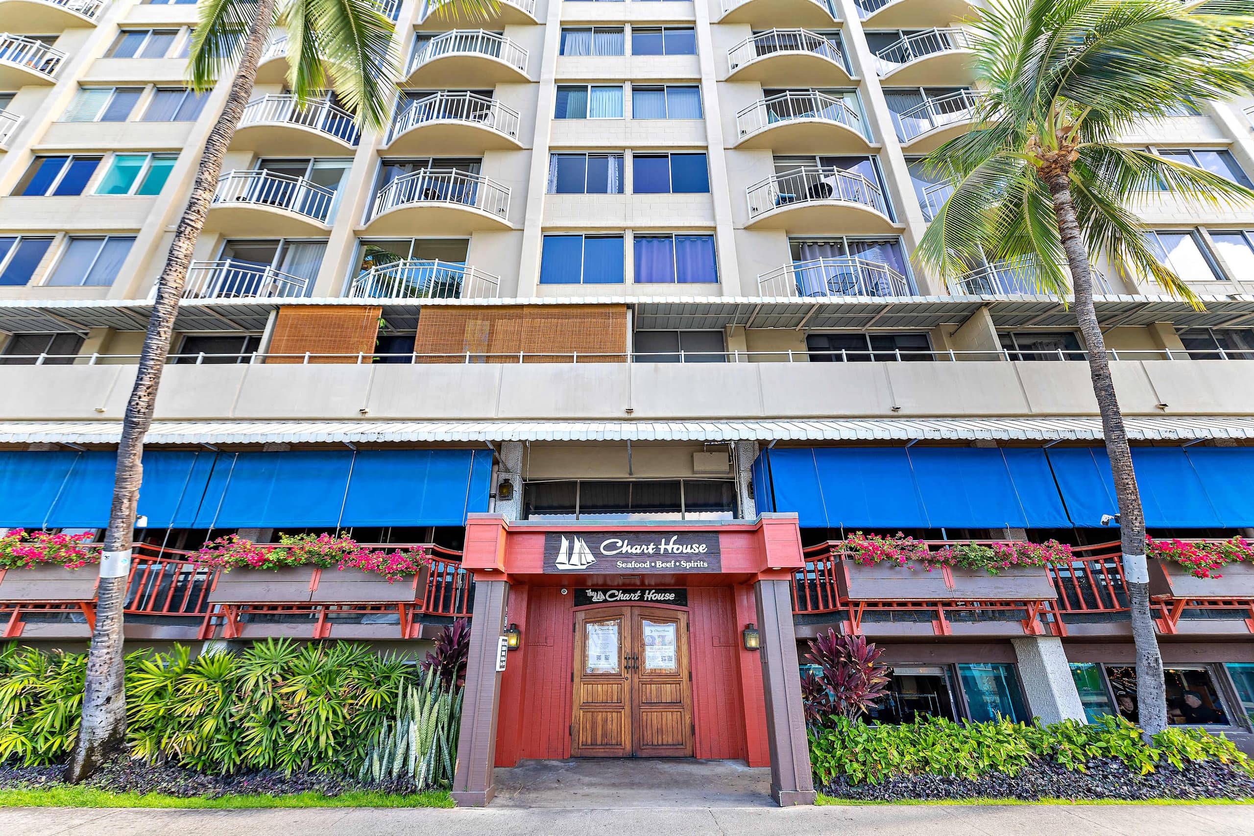 Beautiful Top Floor Waikiki Studio! Walk to Beach! - Image 22