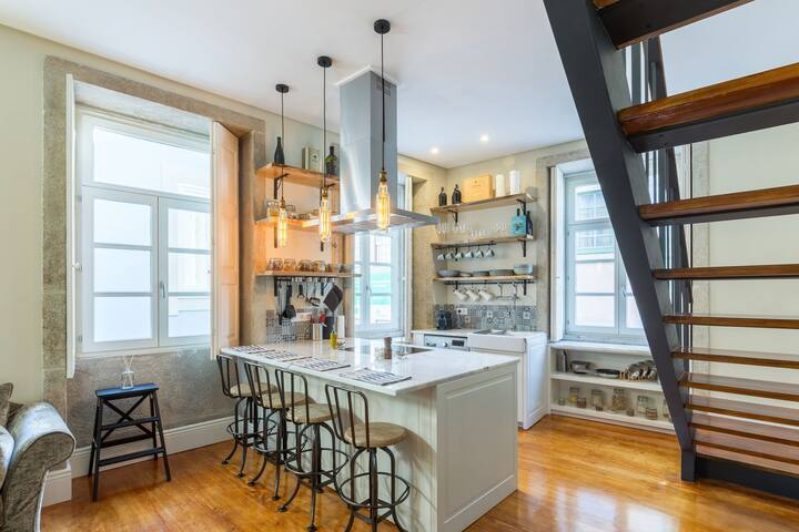 Elegant 2BR Duplex in City Center by LovelyStay gallery image 3