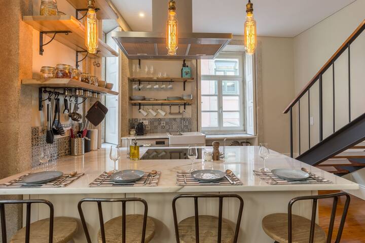 Elegant 2BR Duplex in City Center by LovelyStay gallery image 5