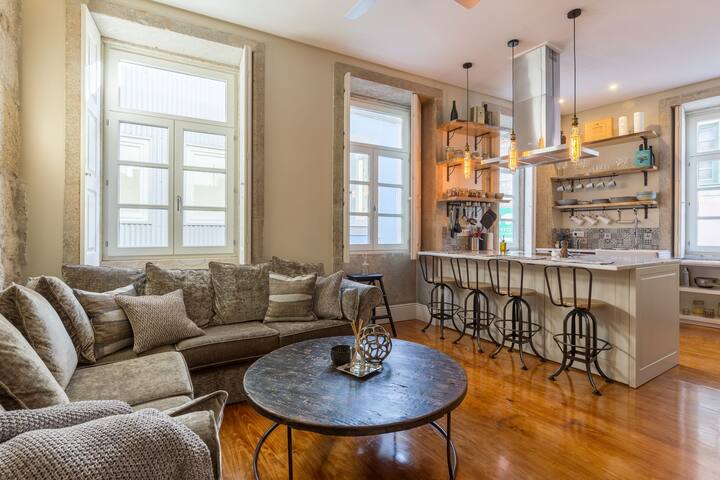 Elegant 2BR Duplex in City Center by LovelyStay gallery image 2