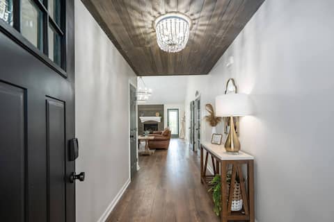 Stay A While ~ @hgtvbnb ~ Charming & Bright